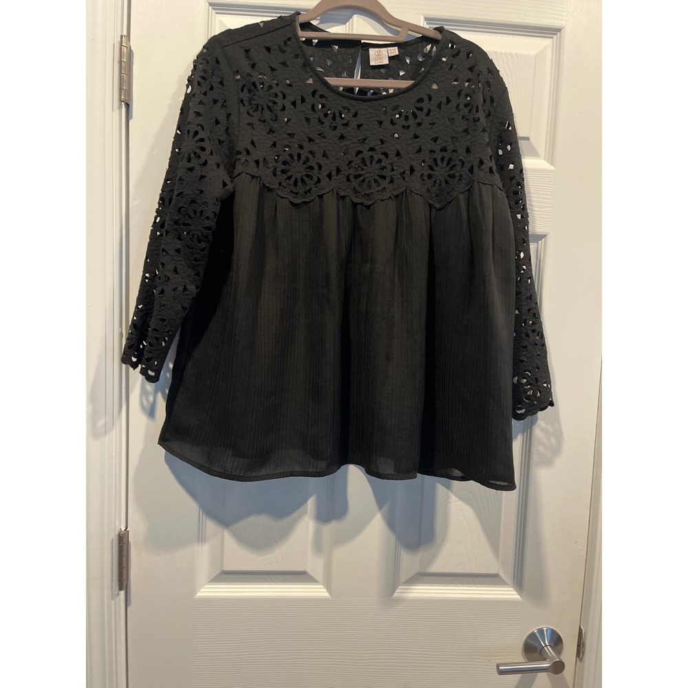 2 Chic Luxe Black Eyelet Floral Yoke Pleated Babydoll Blouse Top S/M